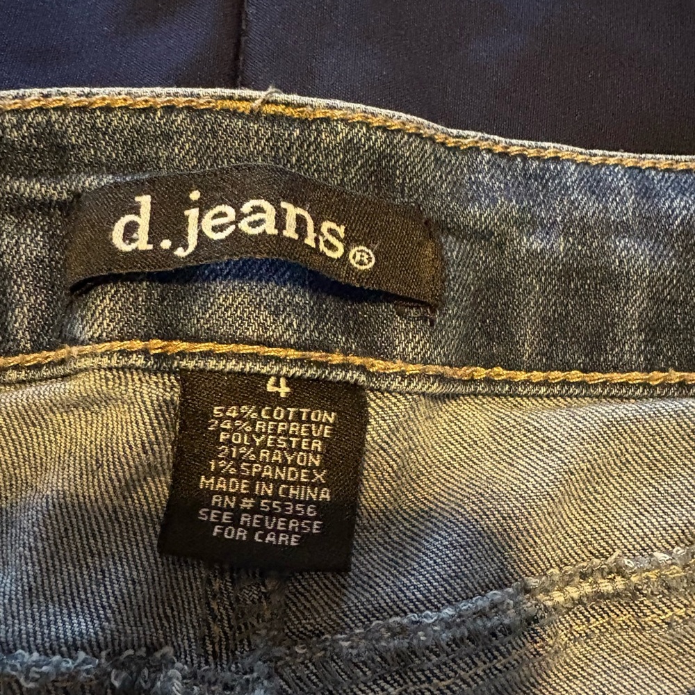 D. Jeans Classic Blue Denim